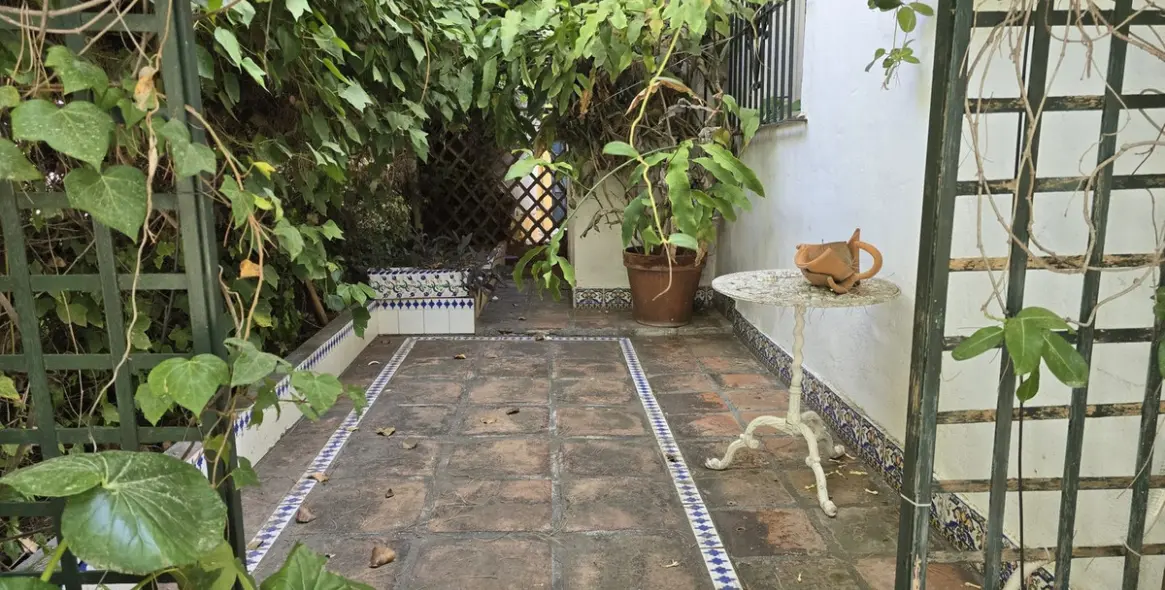 Sale of detached villa in Calahonda 36