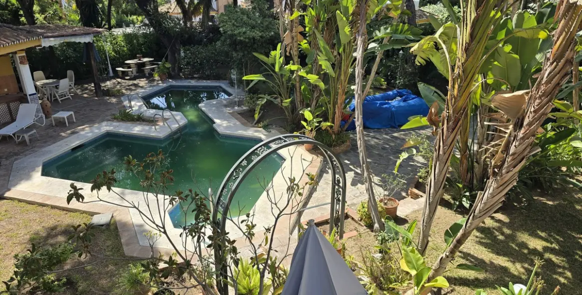 Sale of detached villa in Calahonda 41