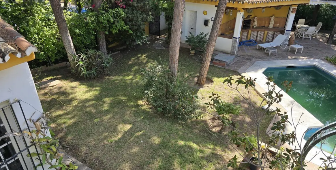 Sale of detached villa in Calahonda 42