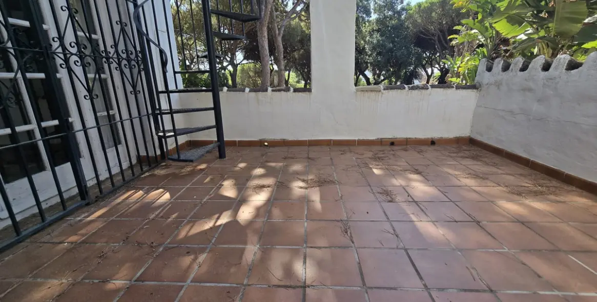 Sale of detached villa in Calahonda 47