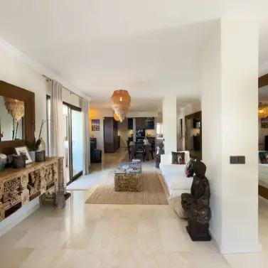 Продажа апартаментов на первом этаже в Elviria