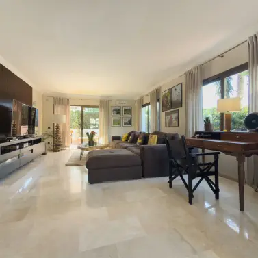 Продажа апартаментов на первом этаже в Elviria