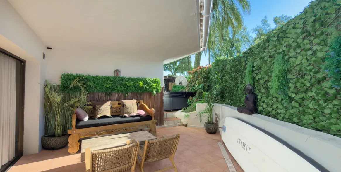 Продажа апартаментов на первом этаже в Elviria 18