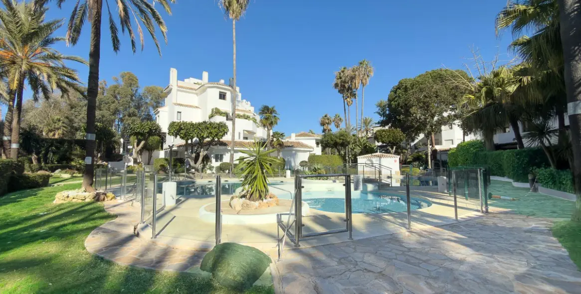 Продажа апартаментов на первом этаже в Elviria 24