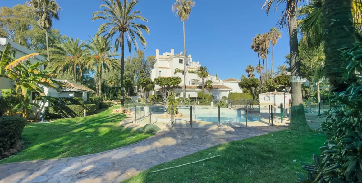 Продажа апартаментов на первом этаже в Elviria 25