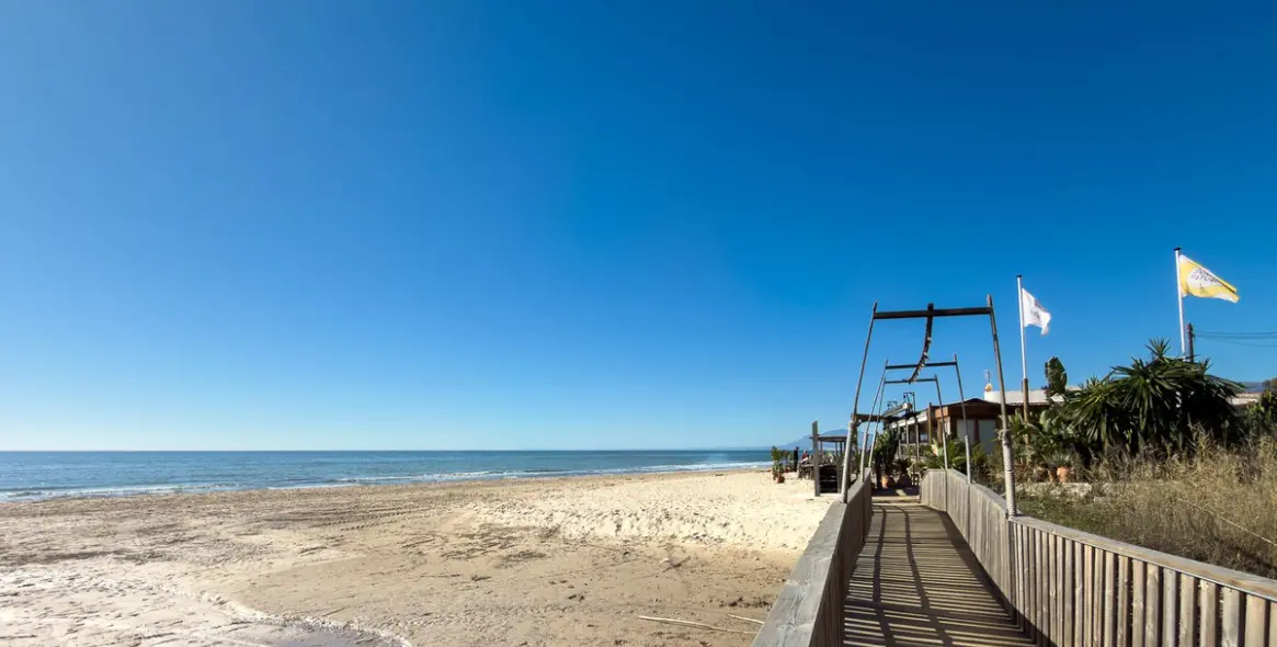 Продажа апартаментов на первом этаже в Elviria 33