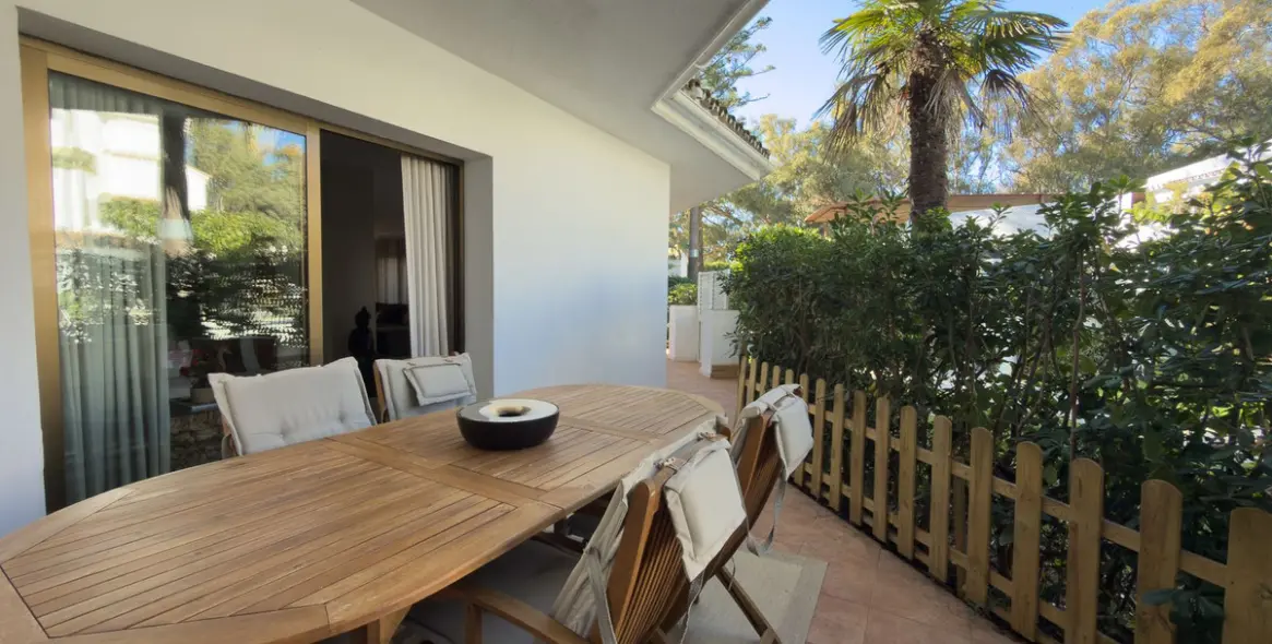 Sale of ground floor apartment in Elviria 37