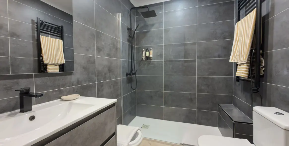 Sale of ground floor apartment in Elviria 38