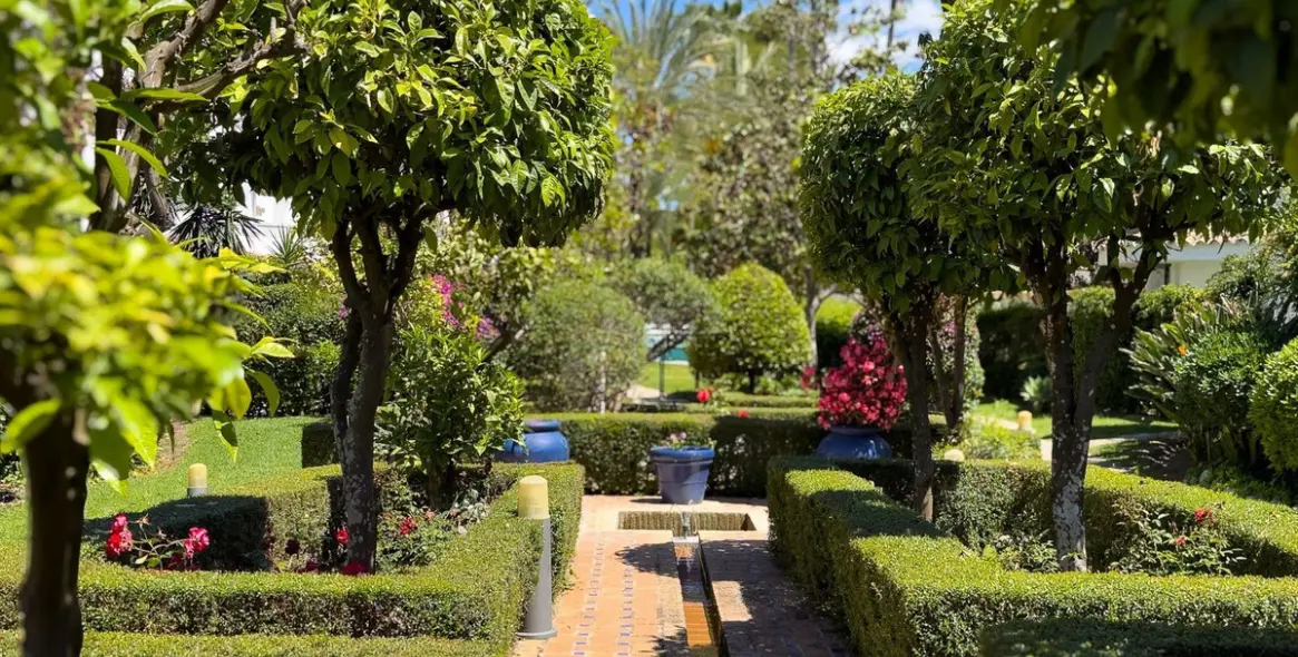 Sale of ground floor apartment in Elviria 40