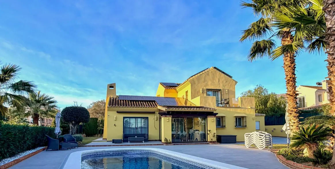 Sale of detached villa in Mijas Golf 1