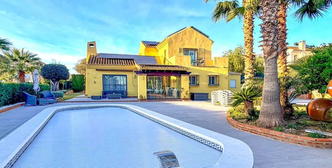 Sale of detached villa in Mijas Golf 4