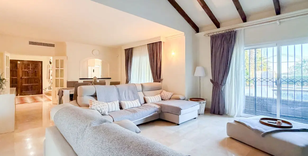 Sale of detached villa in Mijas Golf 5