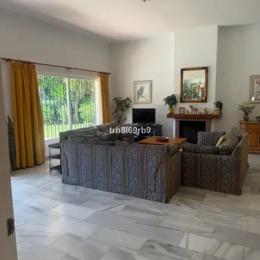 Продажа  отдельно стоящей виллы в Benamara