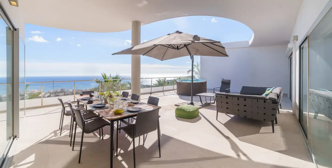 Sale of penthouse in Higueron 1