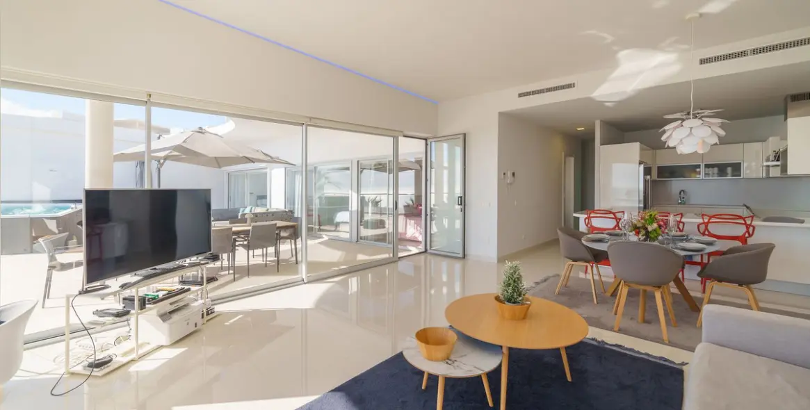 Sale of penthouse in Higueron 5