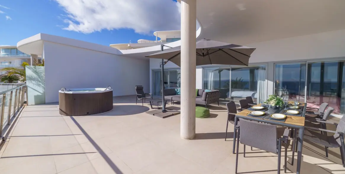 Sale of penthouse in Higueron 16