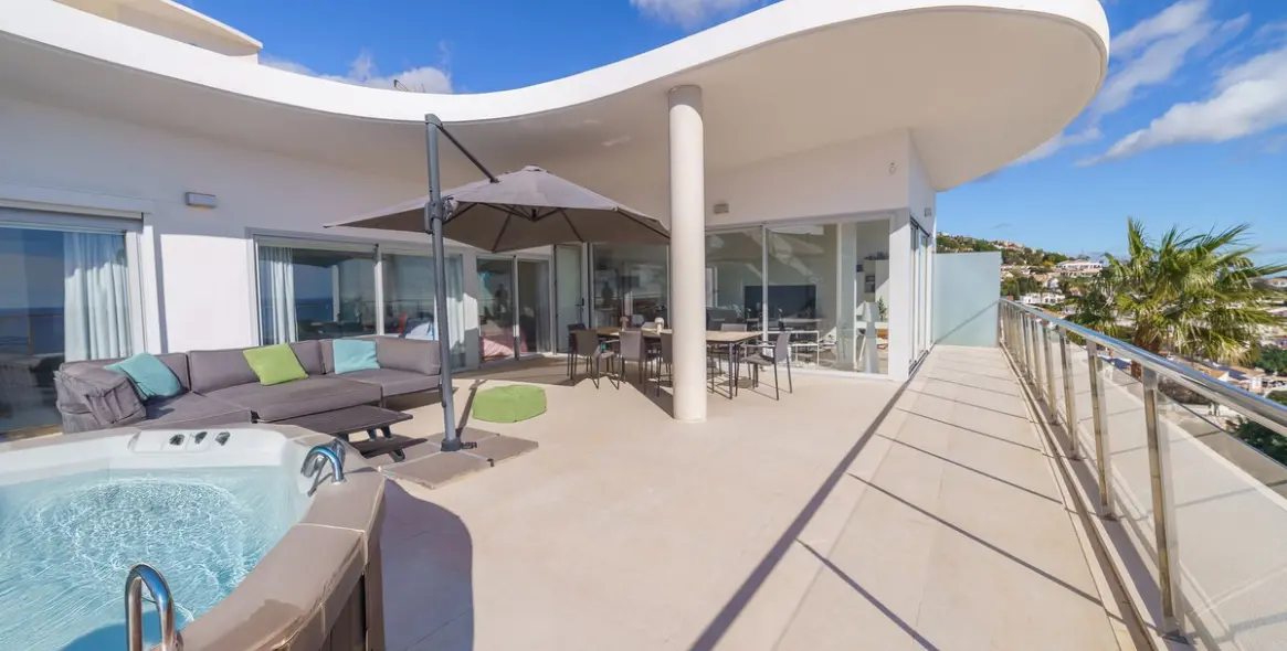 Sale of penthouse in Higueron 17