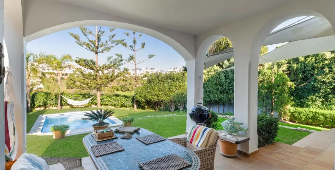 Продажа  отдельно стоящей виллы в Estepona 2