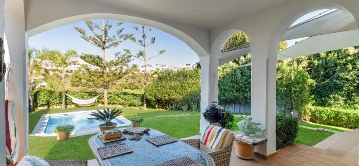 Продажа  отдельно стоящей виллы в Estepona 1