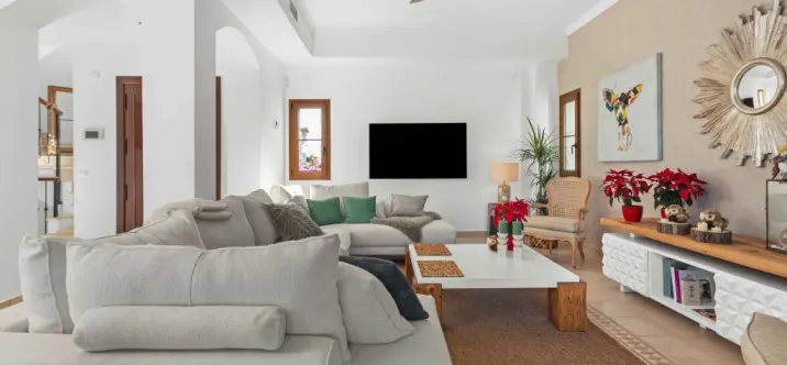 Продажа  отдельно стоящей виллы в Estepona 2