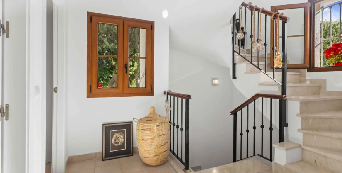 Продажа  отдельно стоящей виллы в Estepona 4