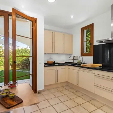 Продажа  отдельно стоящей виллы в Estepona