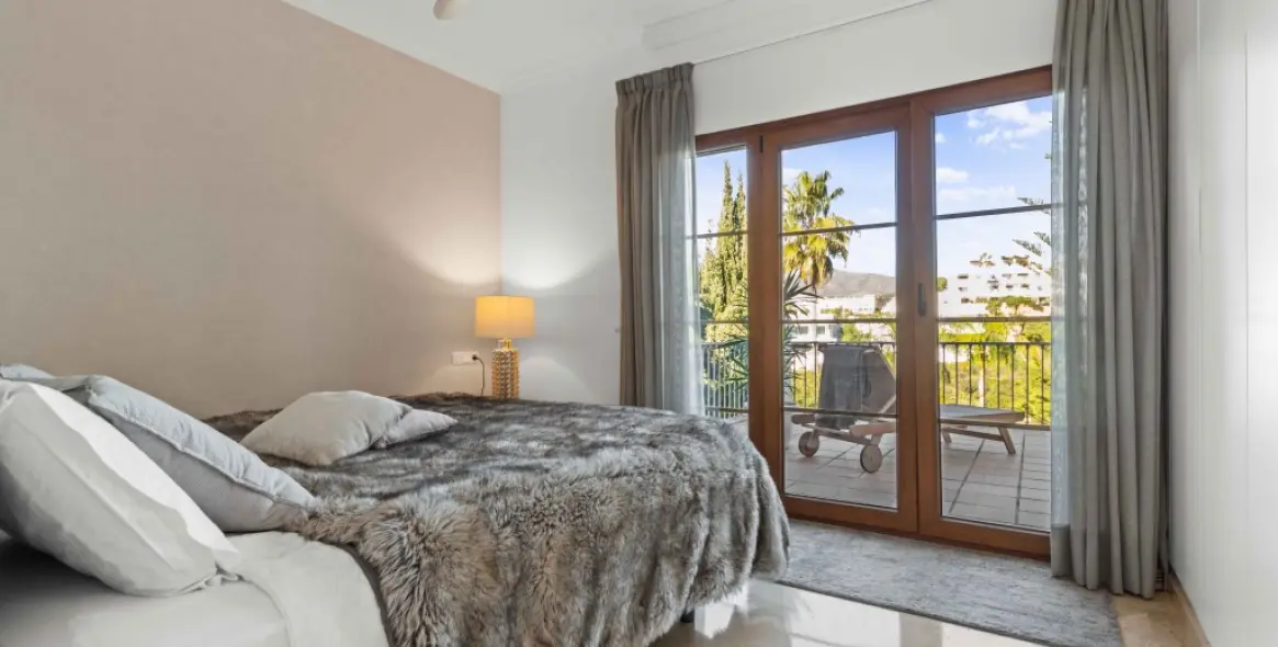 Продажа  отдельно стоящей виллы в Estepona 16