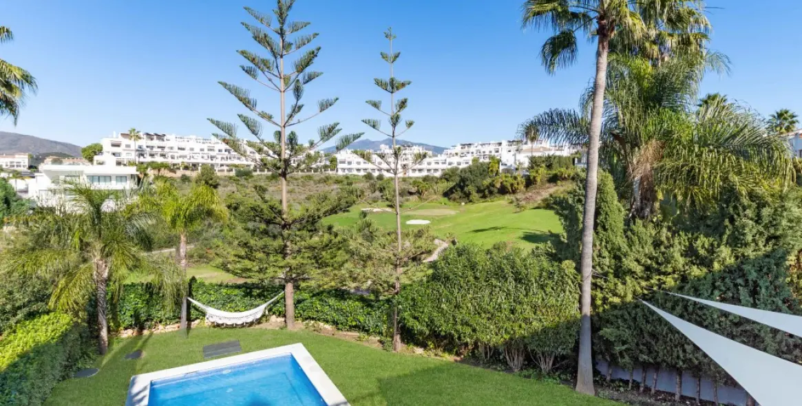 Продажа  отдельно стоящей виллы в Estepona 17