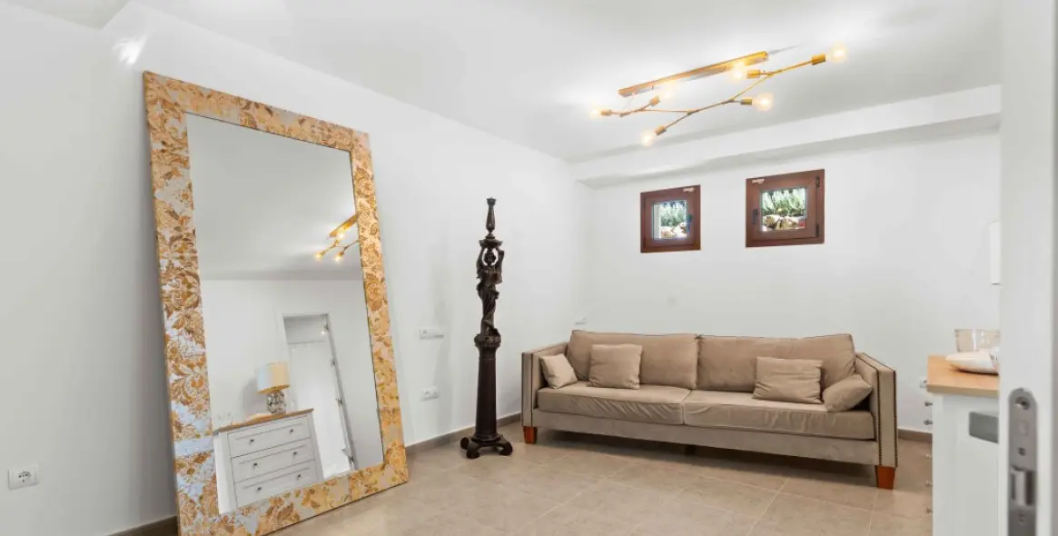 Продажа  отдельно стоящей виллы в Estepona 27