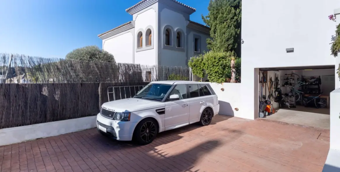 Продажа  отдельно стоящей виллы в Estepona 31