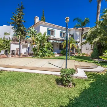 Sale of detached villa in Marbesa