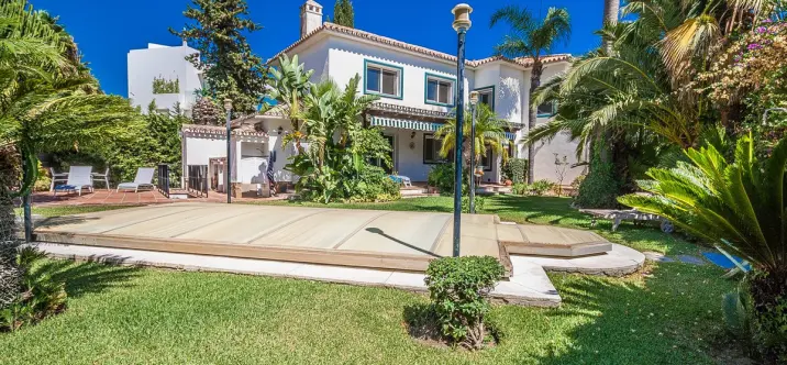 Sale of detached villa in Marbesa 0