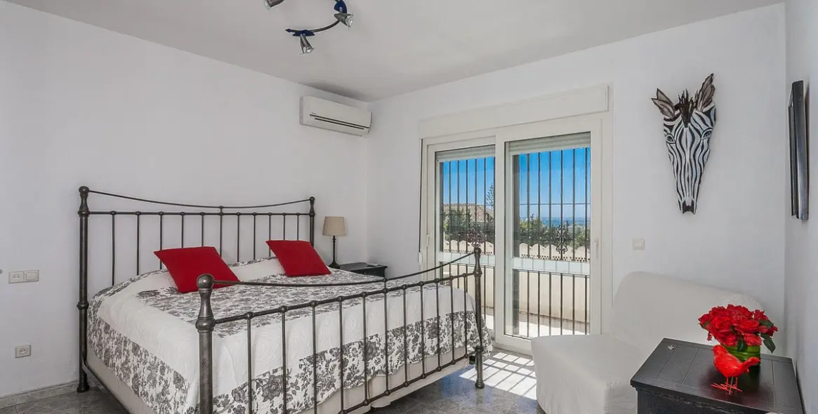 Sale of detached villa in Marbesa 7