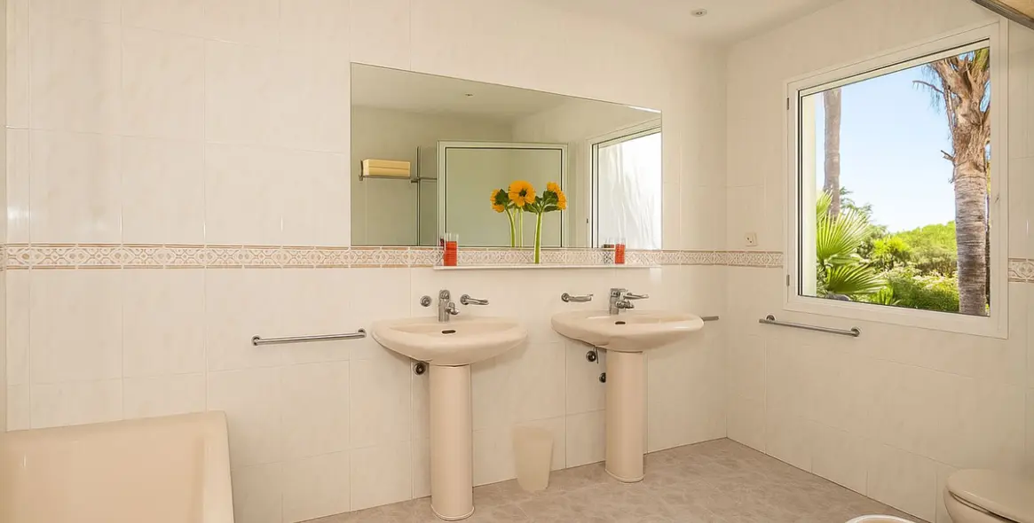 Sale of detached villa in Marbesa 10