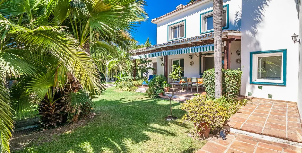 Sale of detached villa in Marbesa 11