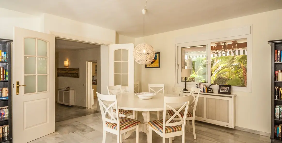 Sale of detached villa in Marbesa 12