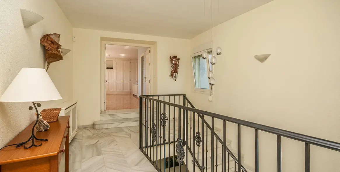 Sale of detached villa in Marbesa 13