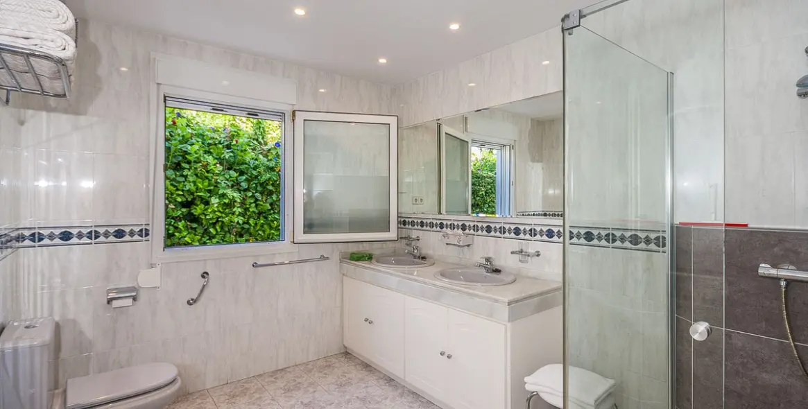 Sale of detached villa in Marbesa 16