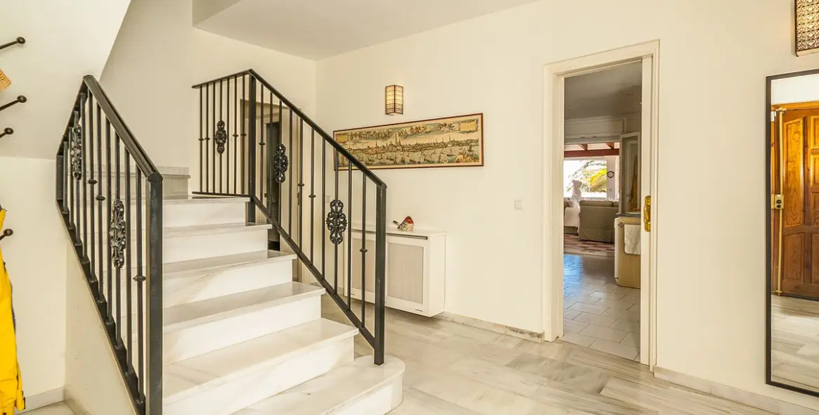 Sale of detached villa in Marbesa 17