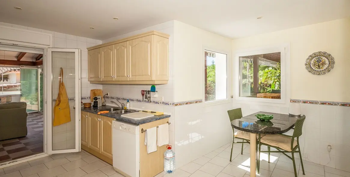 Sale of detached villa in Marbesa 18