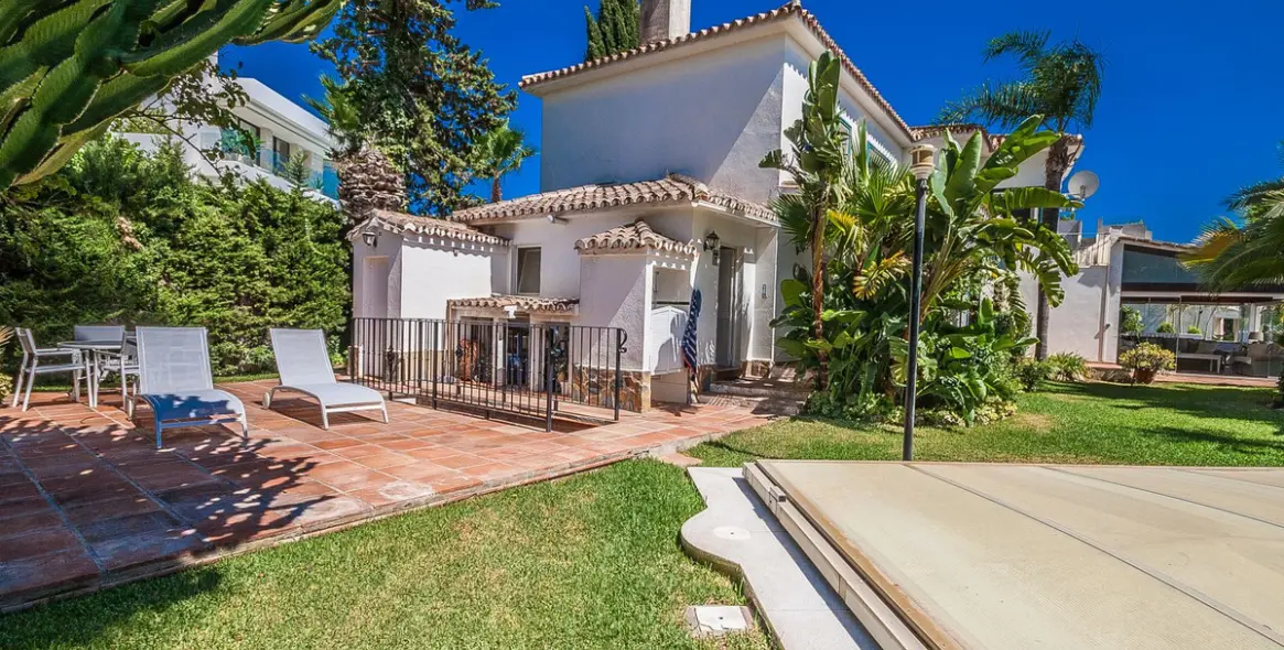 Venta de villa independiente en Marbesa 21