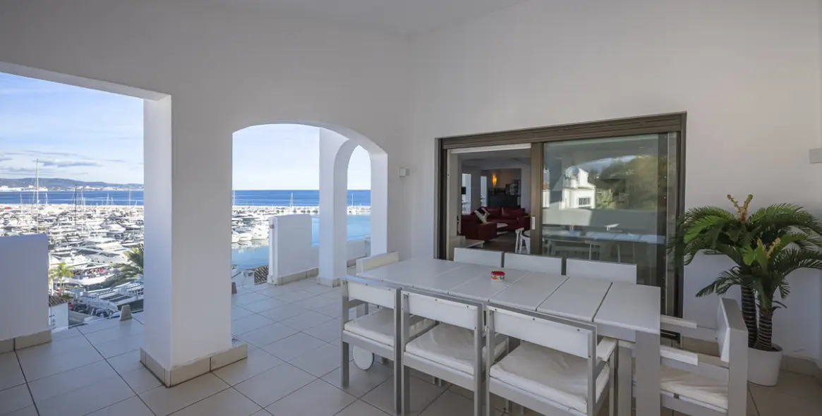 Sale of penthouse in Puerto Banús 1
