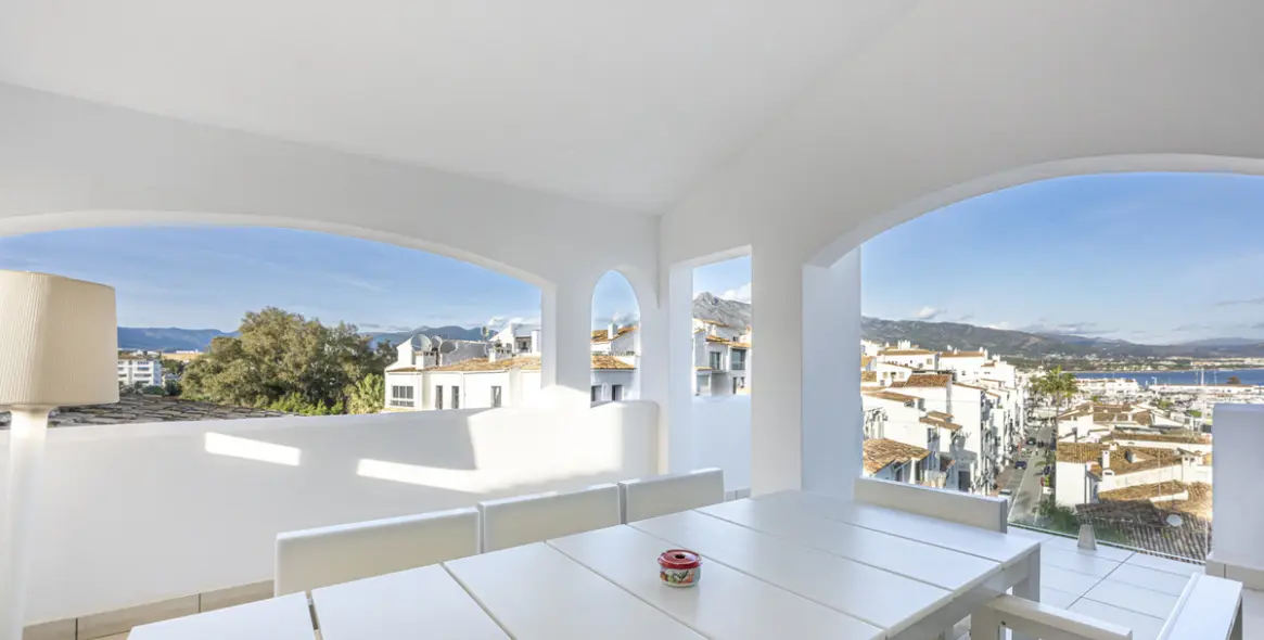 Sale of penthouse in Puerto Banús 4