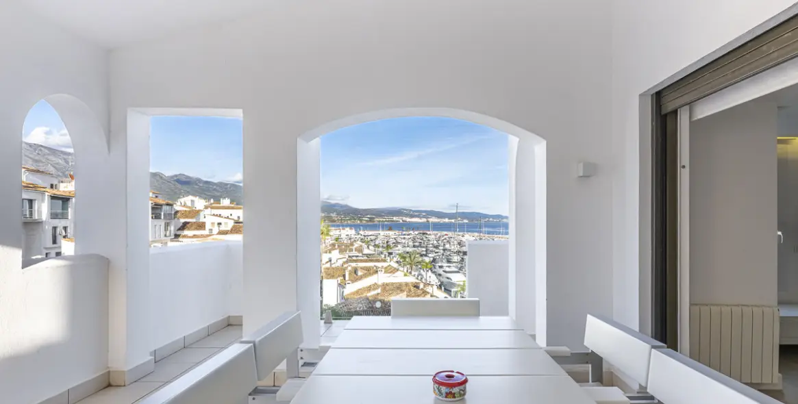 Sale of penthouse in Puerto Banús 5