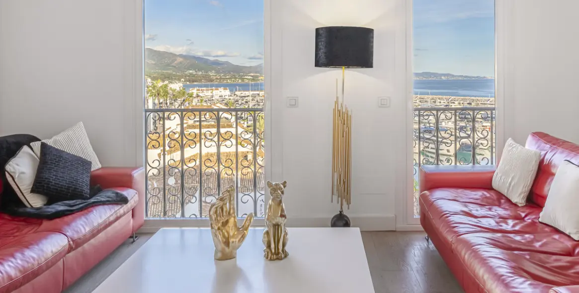 Sale of penthouse in Puerto Banús 10