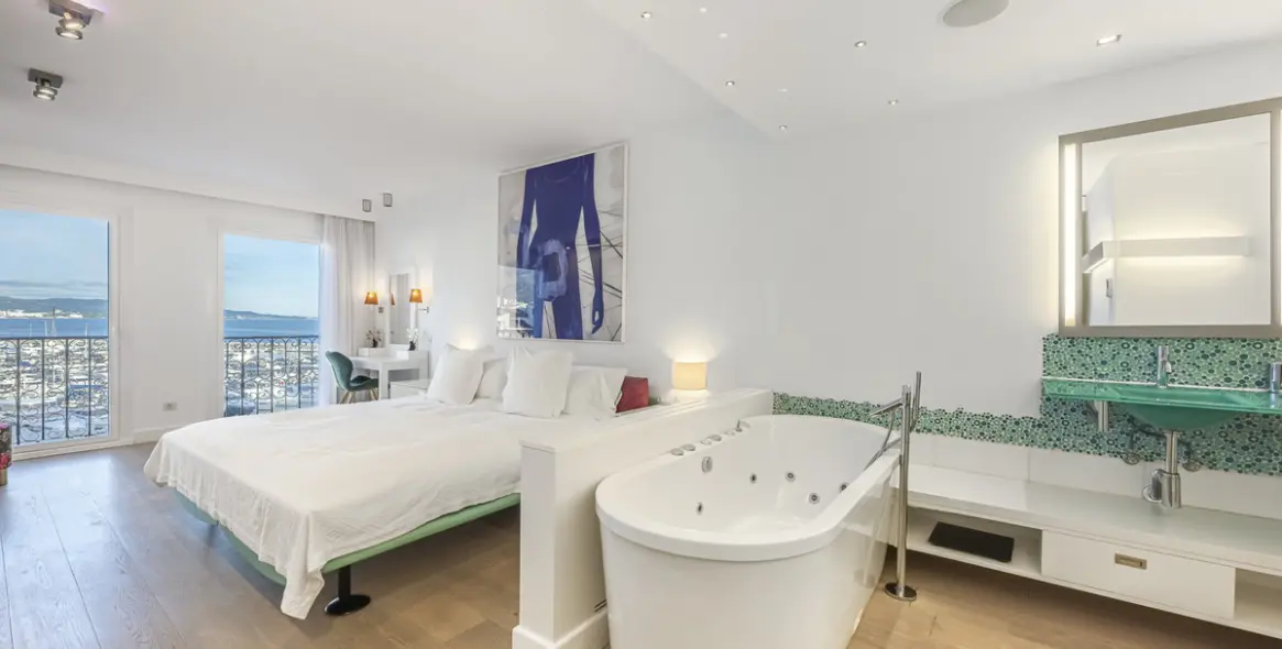 Venta de ático en Puerto Banús 42