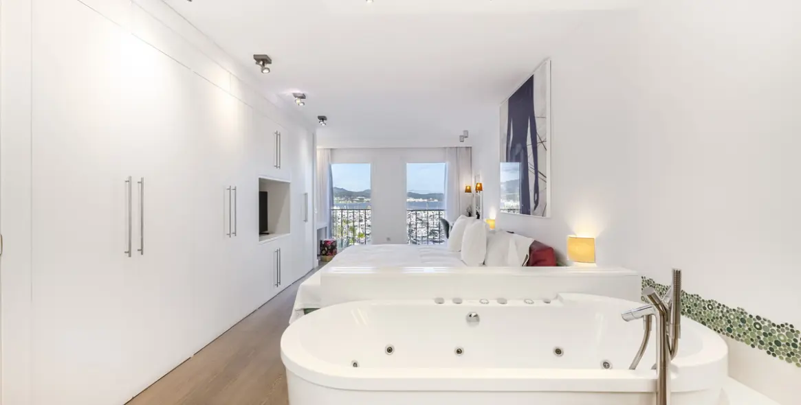 Venta de ático en Puerto Banús 43