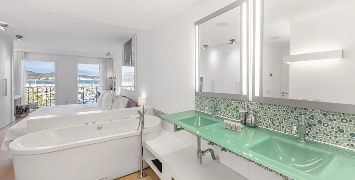 Venta de ático en Puerto Banús 46