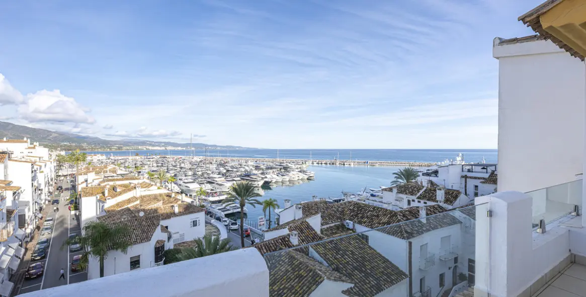 Venta de ático en Puerto Banús 53