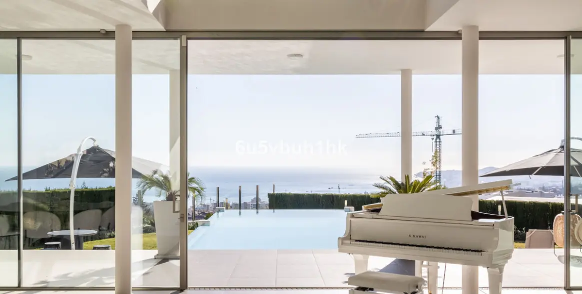 Sale of detached villa in Benalmadena 14